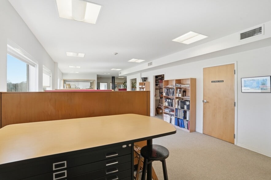 More Photos Of 19 John Clarke Rd, Middletown Office For Sale