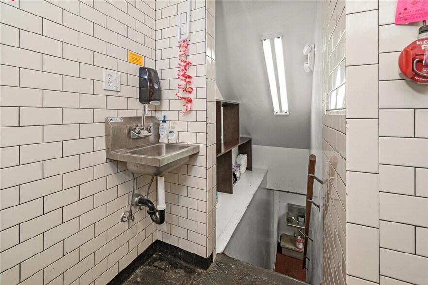 More Photos Of 134 W Main St, Goshen Storefront Retail Residential For Lease