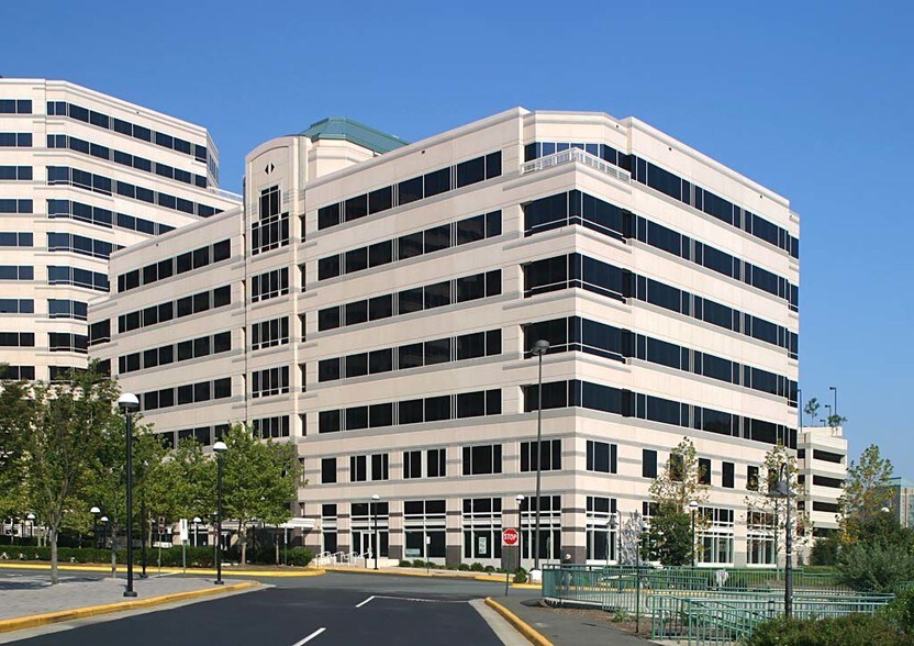 More Photos Of 11730 Plaza America Dr, Reston Office For Lease