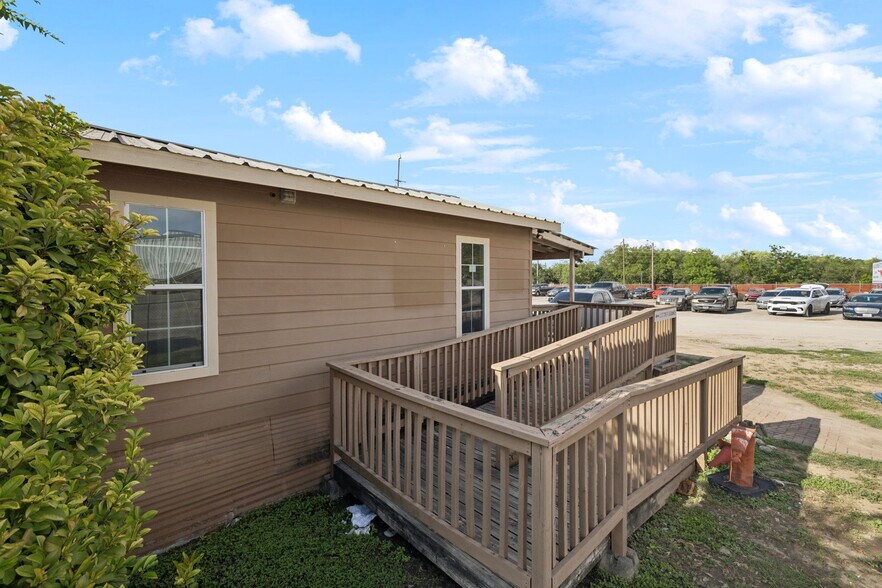 More Photos Of 100 Pecan Dr, Schertz Service For Lease