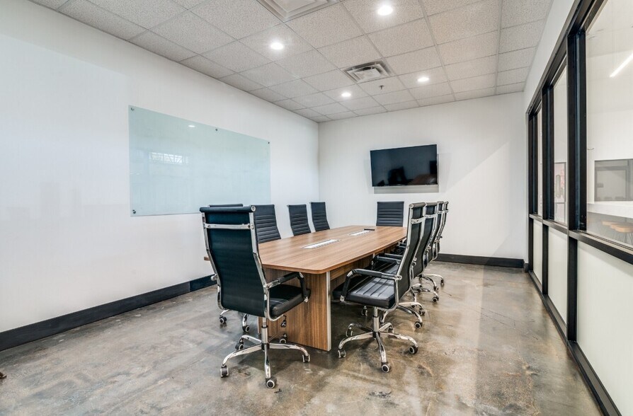 More Photos Of 2661 Midway Rd S, Carrollton Showroom For Lease