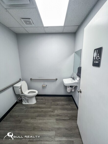 More Photos Of 6667 Vernon Woods Dr, Atlanta Medical For Lease