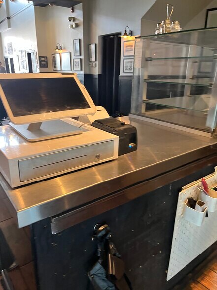 More Photos Of 224 Market St, Philadelphia Restaurant For Lease