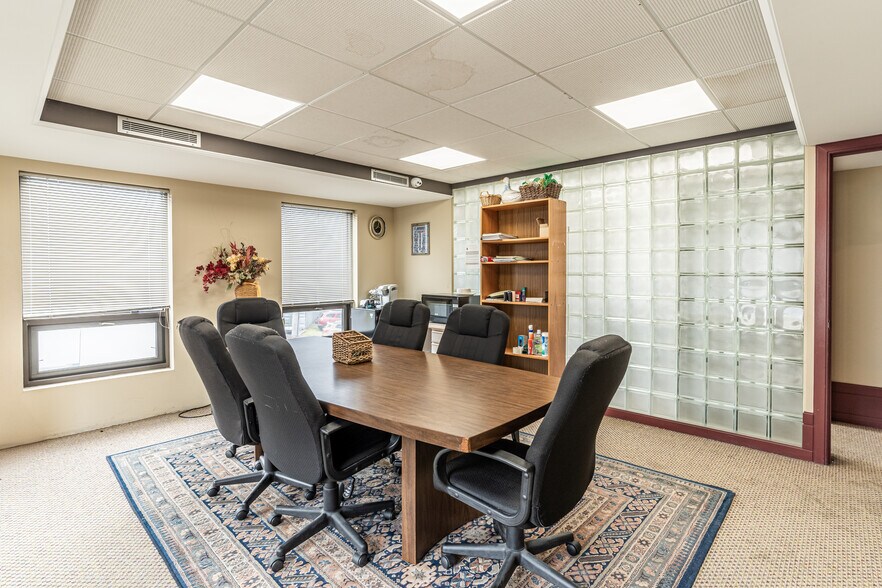 More Photos Of 55 Jefferson Blvd, Warwick Office For Sale