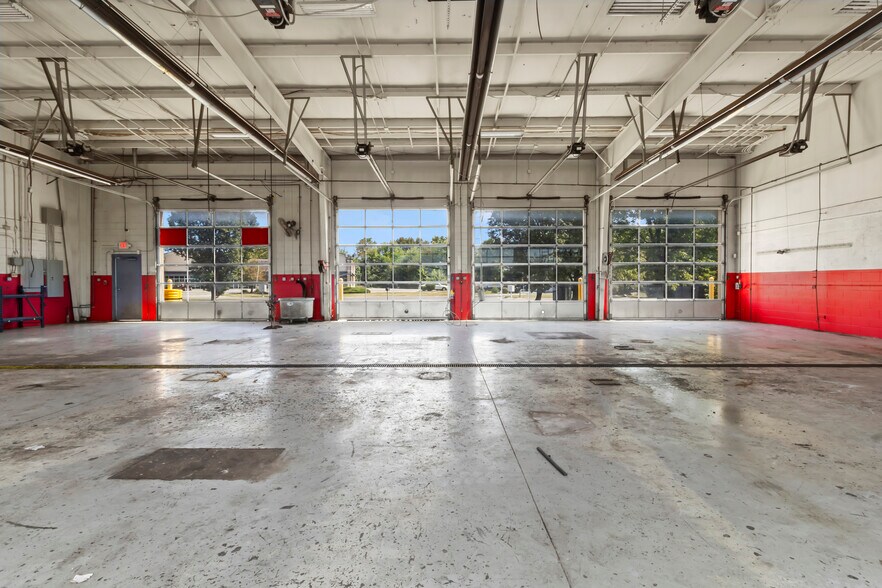 More Photos Of 326 Western Blvd, Greenwood Industrial For Lease