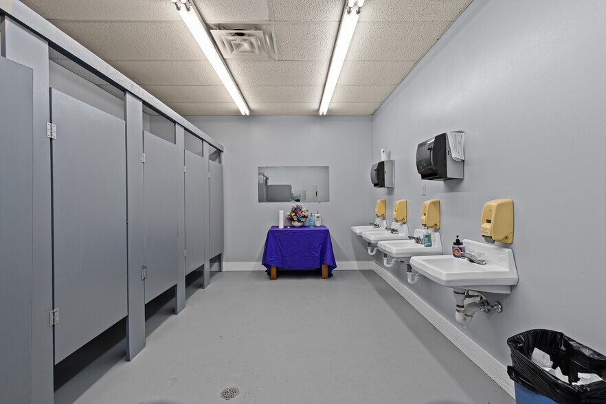 More Photos Of 500 E Main St, Kilgore Office For Sale