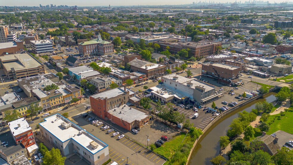 More Photos Of 1144 Elizabeth Ave, Elizabeth General Retail For Sale