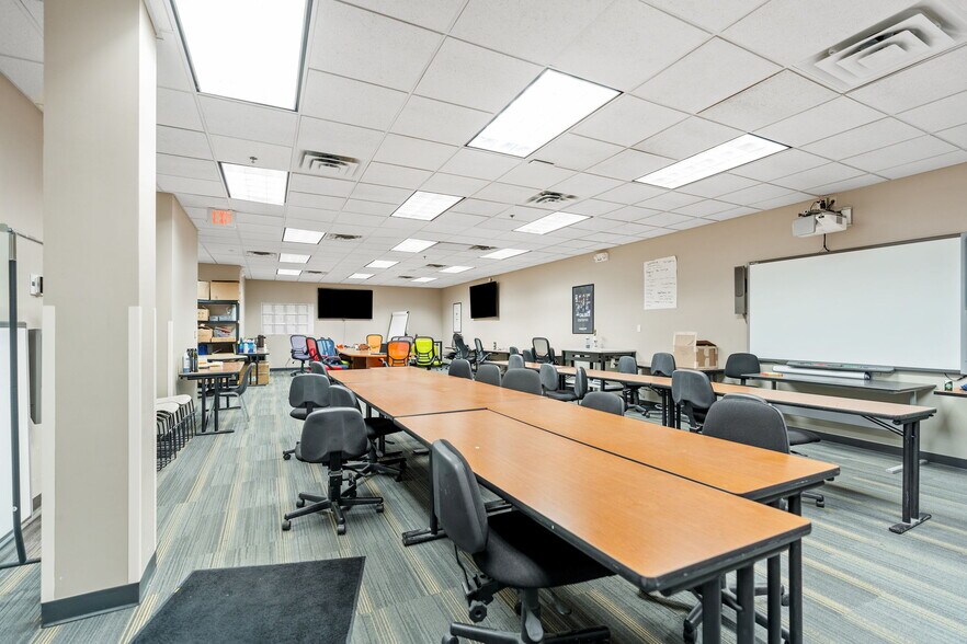 More Photos Of 2905 Lexington Ave S, Eagan Flex For Sale