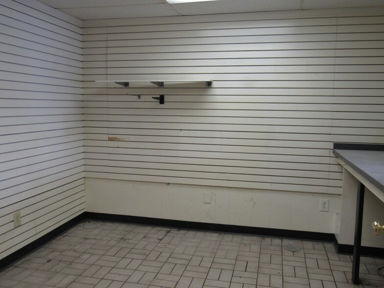 More Photos Of 4794 S Dixie Dr, Dayton Auto Repair For Lease