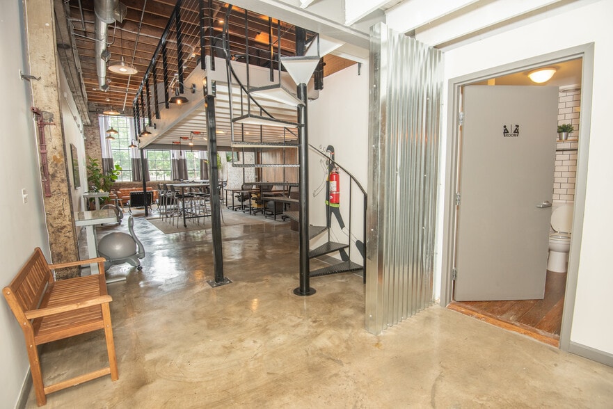 More Photos Of 887 W Marietta St NW, Atlanta Loft Creative Space For Lease