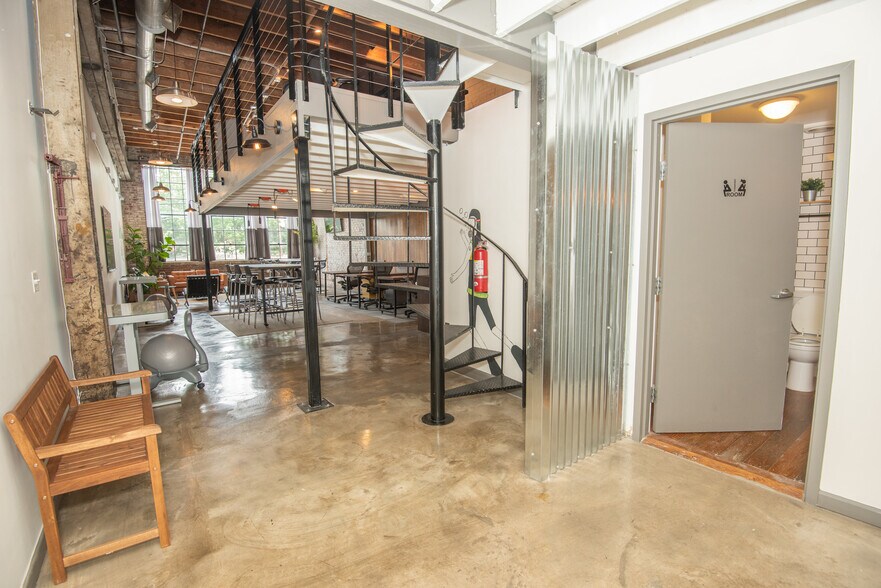 More Photos Of 887 W Marietta St NW, Atlanta Loft Creative Space For Lease