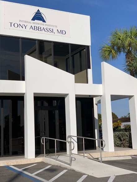 More Photos Of 198 NW 37th Ave, Miami Medical For Lease