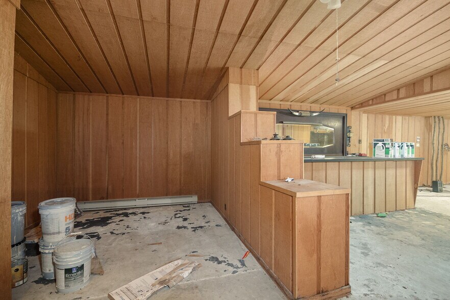 More Photos Of 802 E Nodaway St, Oregon Flex For Sale