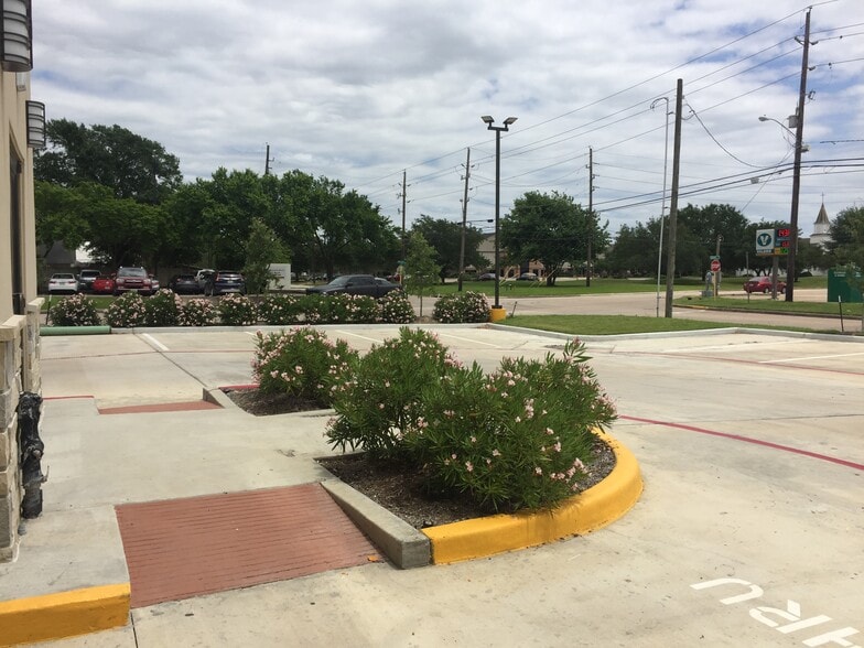 More Photos Of 701 Pin Oak Rd, Katy Storefront Retail Office For Lease