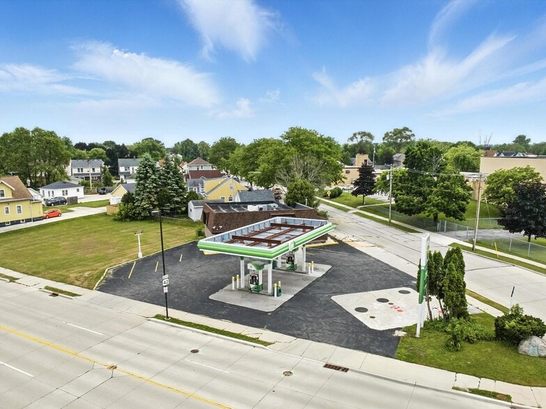 More Photos Of 2420 Calumet Dr, Sheboygan Service Station For Sale