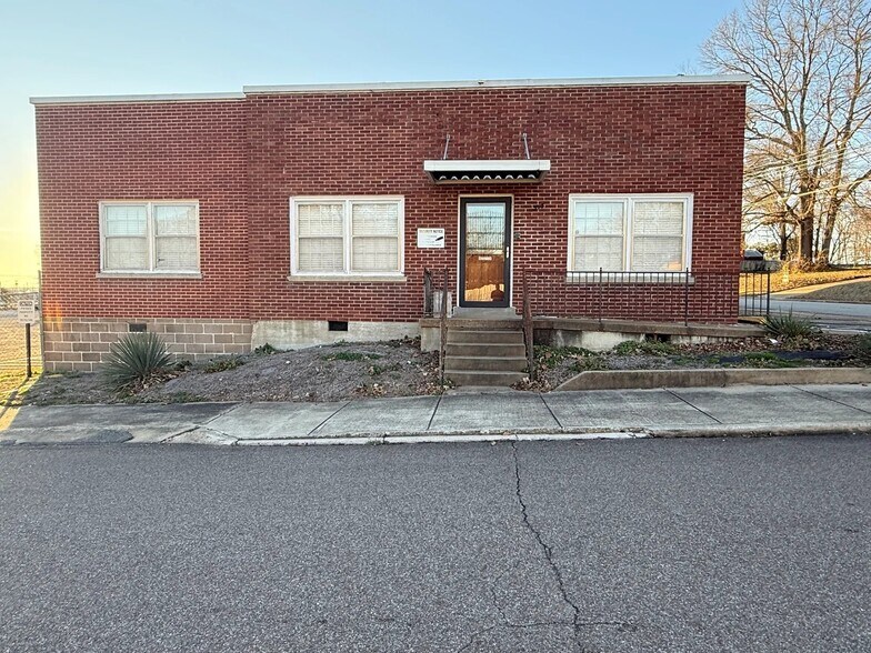 Primary Photo Of 373 N Cumberland St, Jackson Contractor Storage Yard For Sale