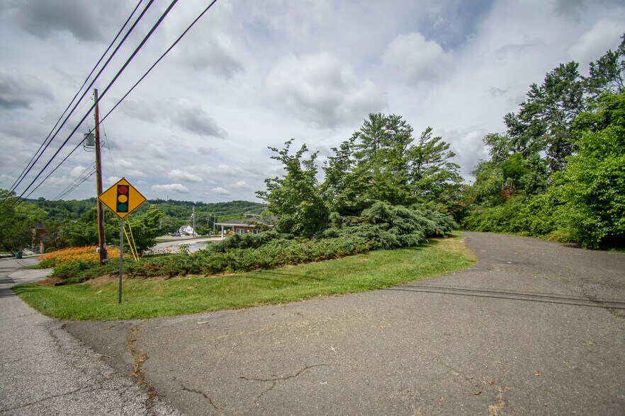 More Photos Of 1201 Elm St, Christiansburg Office For Sale