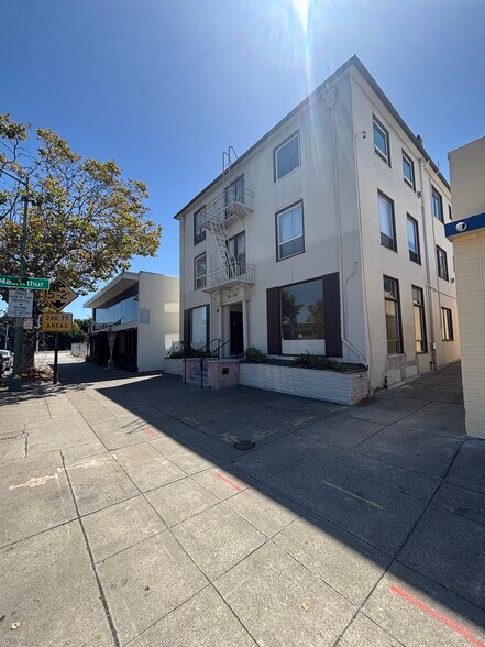 Primary Photo Of 3008 Lakeshore Ave, Oakland Apartments For Lease