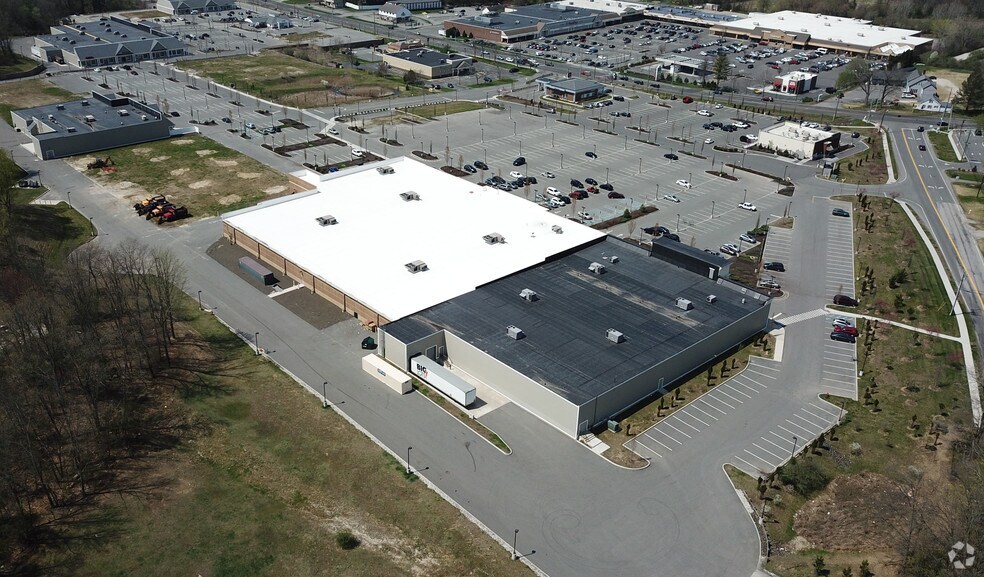 More Photos Of 169 Danbury Rd, New Milford Unknown For Lease