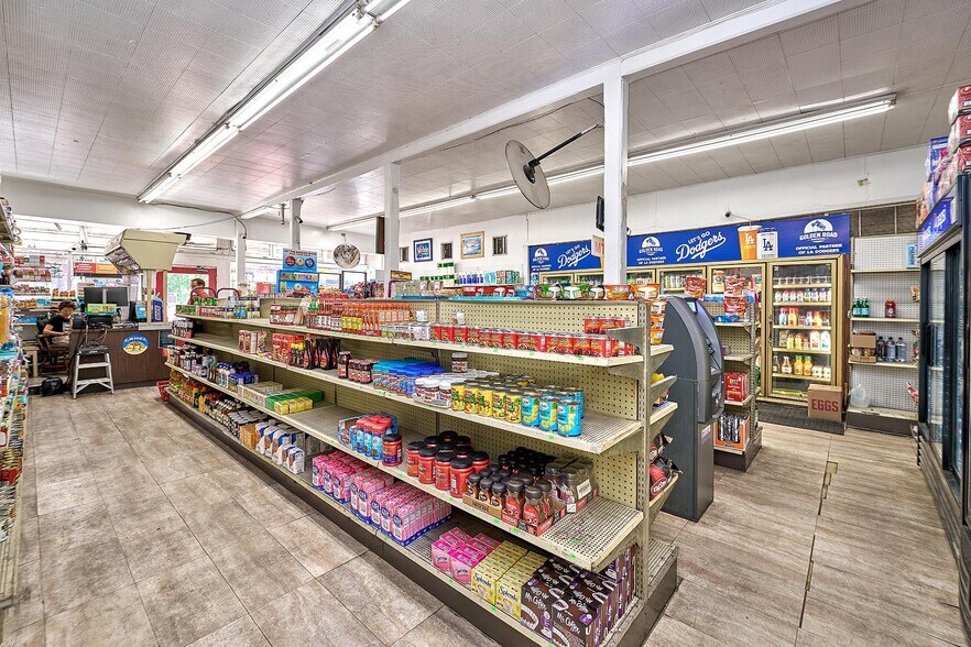 More Photos Of 1259 N Las Palmas Ave, Los Angeles Storefront Retail Residential For Sale