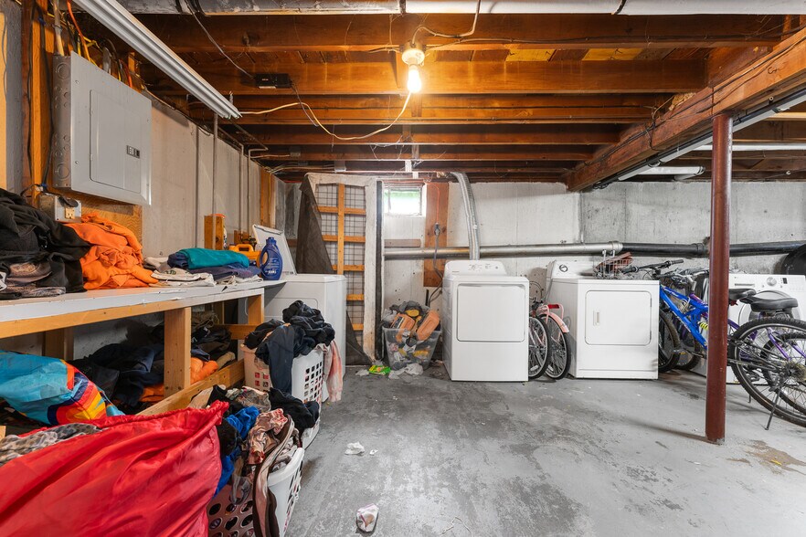 More Photos Of 27 Pike St, West Warwick Storefront Retail Residential For Sale