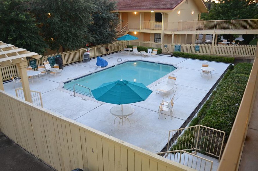 More Photos Of 5201 N State Line Ave, Texarkana Hotel For Sale