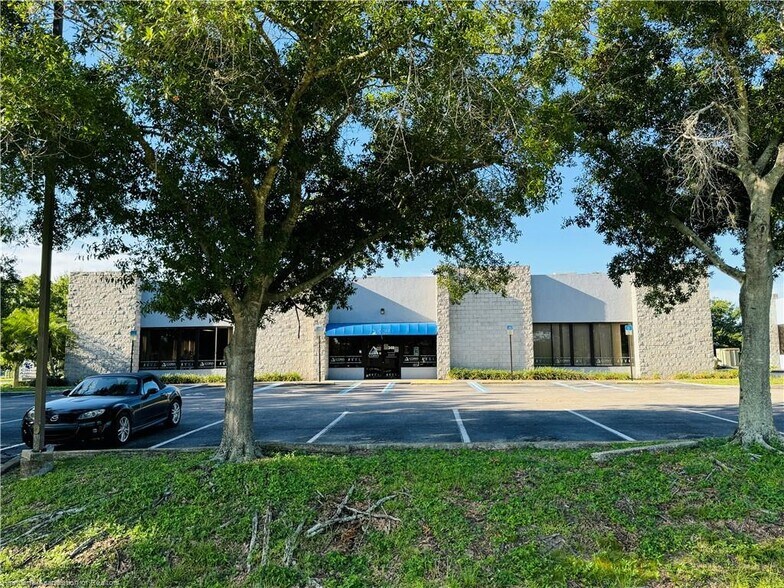 More Photos Of 346 E Royal Palm St, Lake Placid Office For Sale