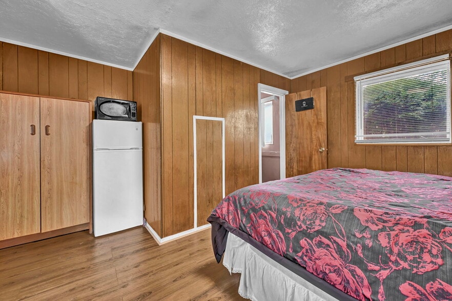 More Photos Of 44077 Oberlin Elyria Rd, Oberlin Hotel For Sale