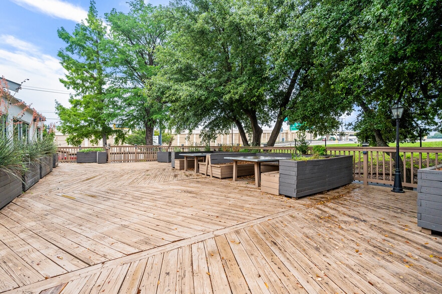 More Photos Of 7710 W IH-10, San Antonio Office For Sale