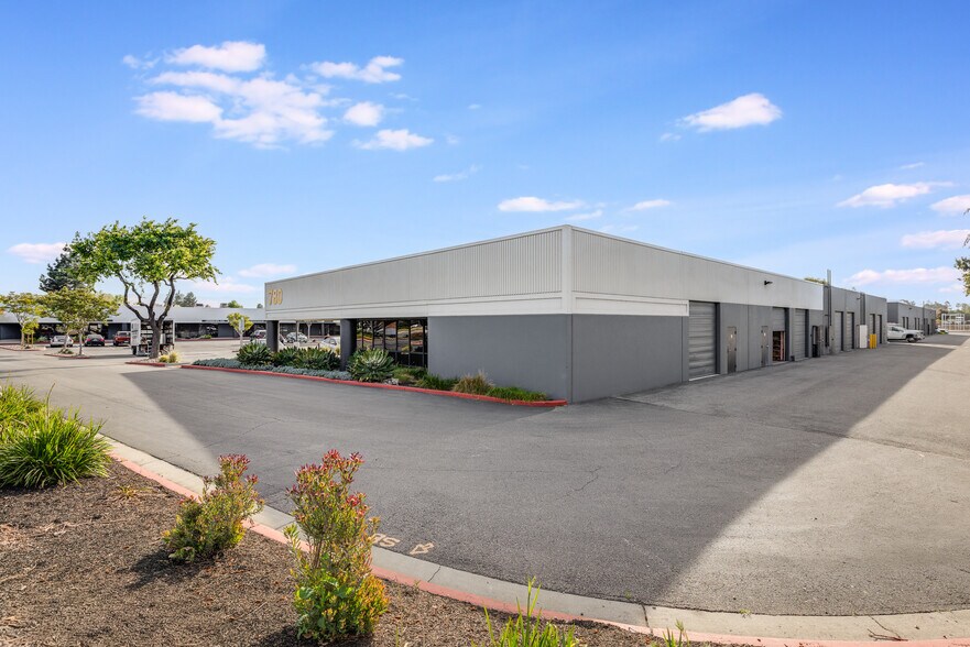 More Photos Of 780 Montague Expy, San Jose Showroom For Lease