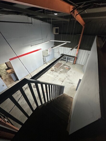 More Photos Of 1875 The Mall, Seaside Service For Lease