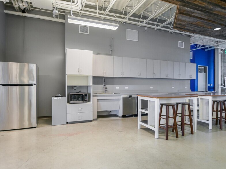 More Photos Of 1705 Guadalupe St, Austin Office For Sale