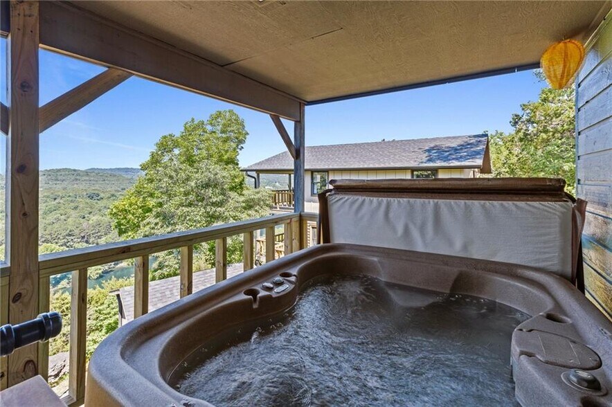 More Photos Of 755 County Road 210, Eureka Springs Hotel For Sale