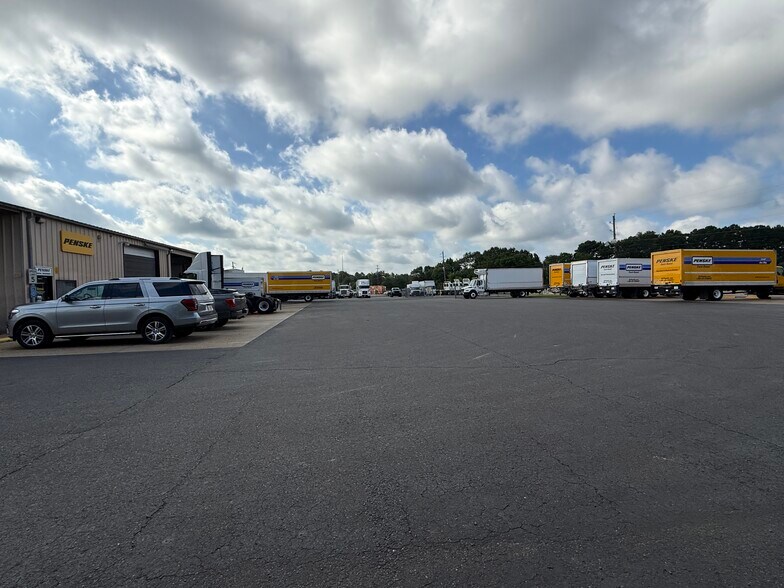 More Photos Of 6890 Bert Kouns Industrial Loop, Shreveport Distribution For Lease