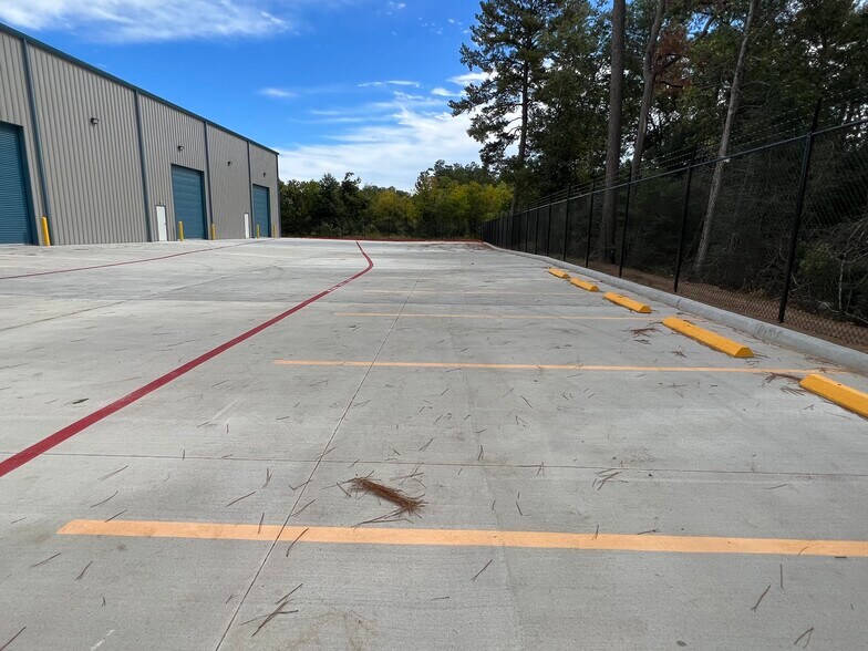 More Photos Of 18630 Intercontinental Crossing Dr, Houston Warehouse For Lease