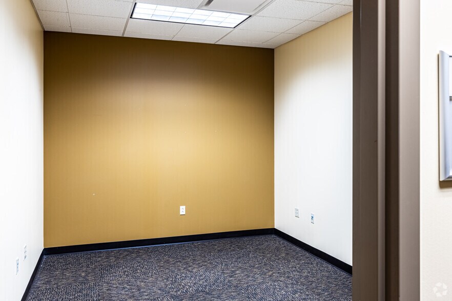 More Photos Of 1131 SW Winding Rd, Topeka Office For Sale