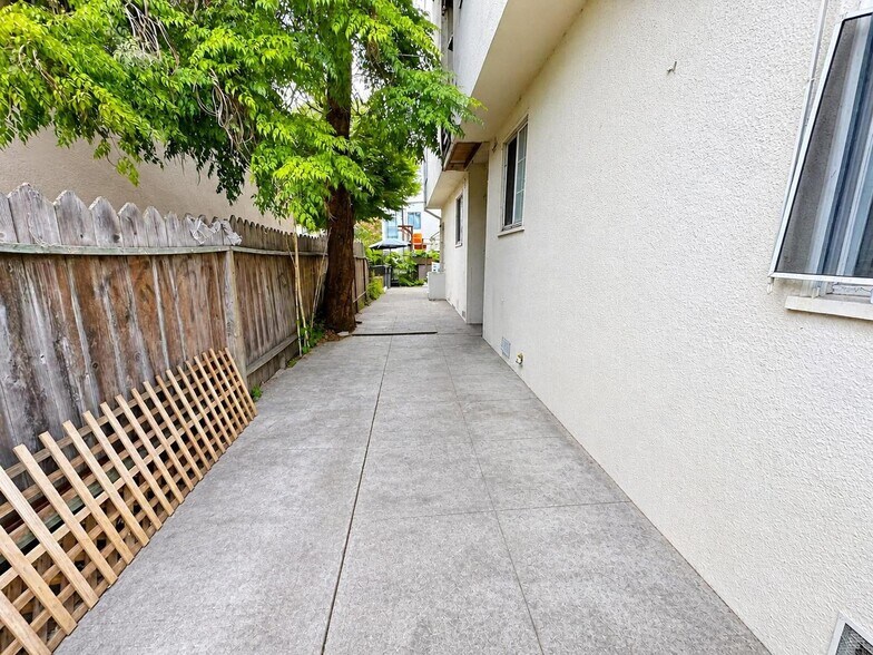 More Photos Of 3040 E 19th St, Oakland Apartments For Sale