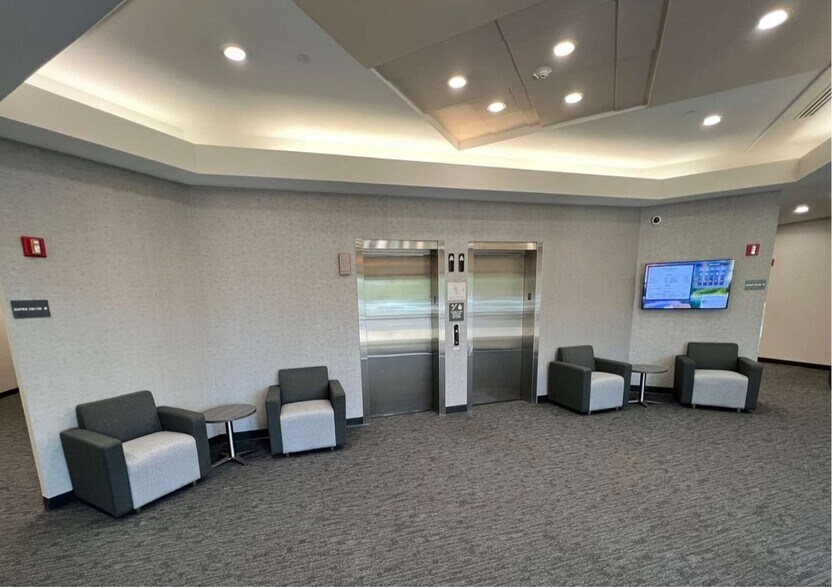 More Photos Of 4355 Weaver Pky, Warrenville Office For Lease