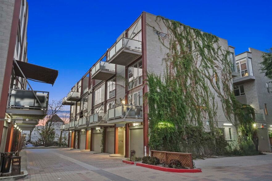 More Photos Of 3450 Cahuenga Blvd W, Los Angeles Office Residential For Sale