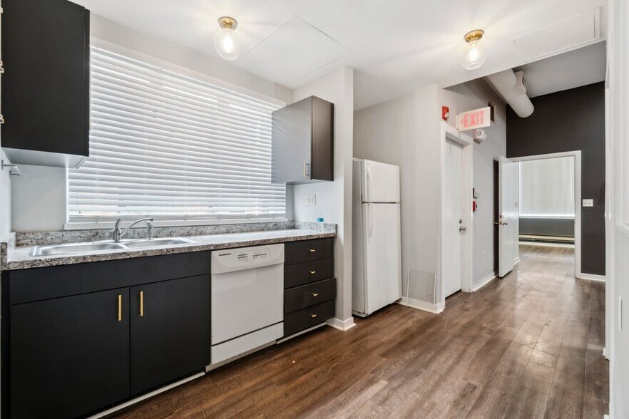 More Photos Of 519-521 N Charles St, Baltimore Office For Sale