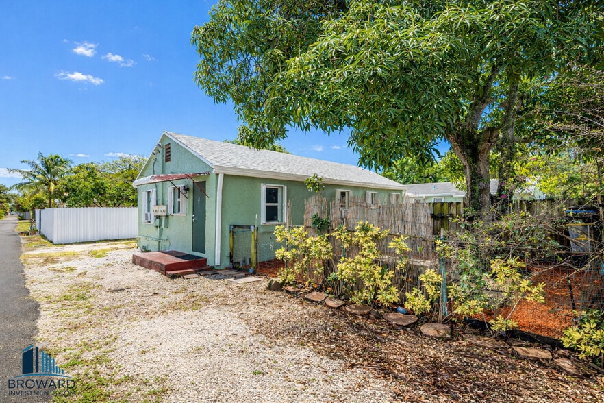 More Photos Of 224 SW 15th St, Dania Beach Apartments For Sale