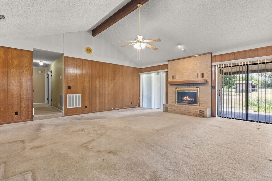 More Photos Of 12409 Lowden Ln, Manchaca Flex For Sale