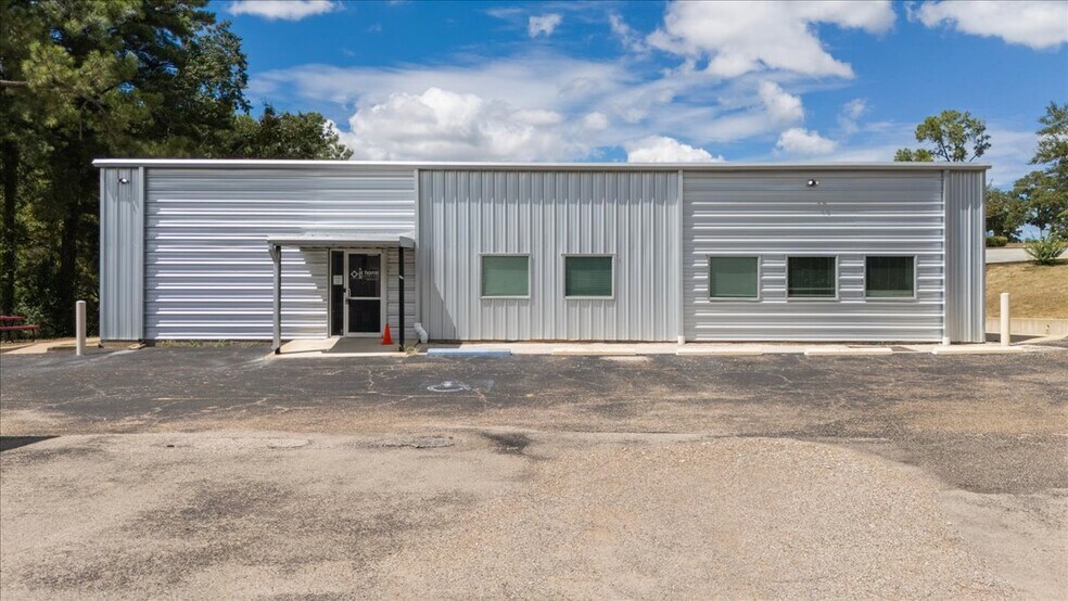 More Photos Of 9846 State Highway 31 E, Tyler Medical For Sale