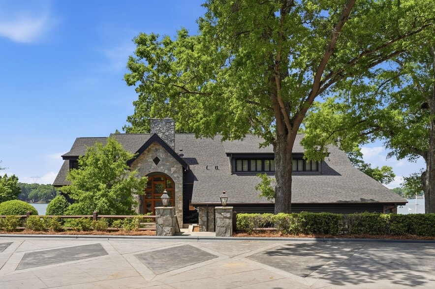 More Photos Of 9715 Nine Eagles Ln, Charlotte Specialty For Sale