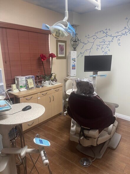 More Photos Of 3645 Overland Ave, Los Angeles Medical For Lease