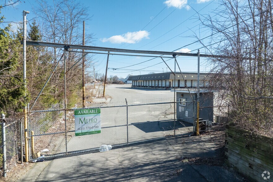 More Photos Of 1 Imperatore Dr, Old Bethpage Truck Terminal For Sale