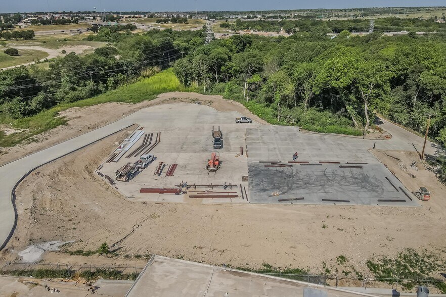 More Photos Of 500 Winscott Rd, Benbrook Manufacturing For Sale