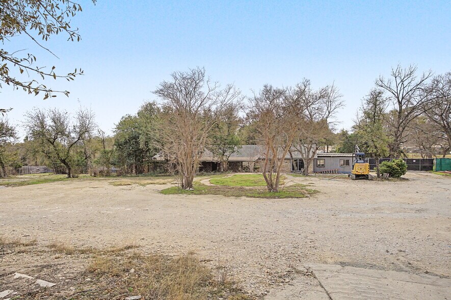 More Photos Of 7900 Hudson Loop, Austin Contractor Storage Yard For Lease