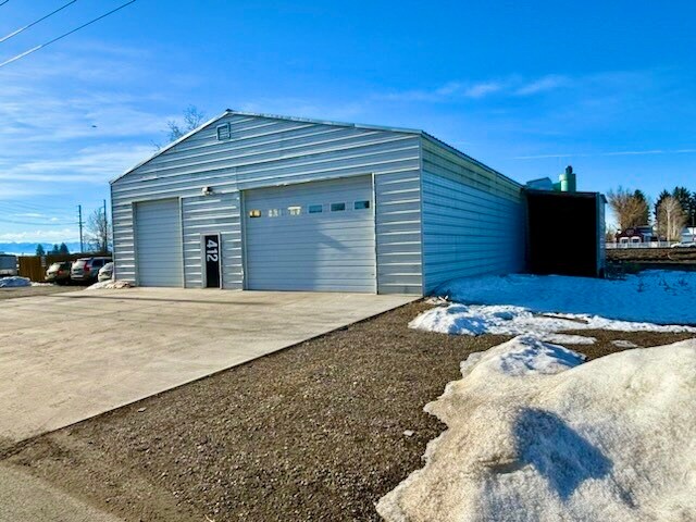 More Photos Of 412 E Railroad Ave N, Manhattan Warehouse For Sale