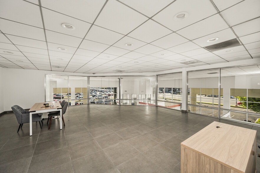 More Photos Of 8559 Artesia Blvd, Bellflower Auto Dealership For Sale